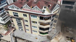 İş yeri deposunda korkutan yangın: 10 kişi tahliye edildi