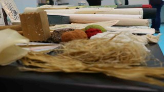 İslam Sanatları Fuarında el yapımı kağıt ustası Çelik eserlerini sergiledi