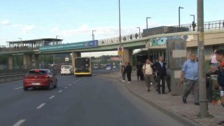 İstanbulda özel halk otobüsü grevi duraklarda yoğunluğa neden oldu