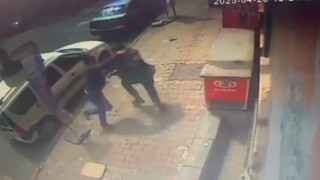 İstanbulda silahlı kavga kamerada: Yoldan geçen genç hayatını kaybetti, 2 şüpheli tutuklandı