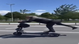 İstanbulda tehlikeli scooter yolculuğu kamerada