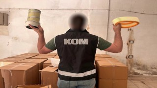 İzmirde 42 milyon lira değerinde kaçak oto yedek parça ve akaryakıt ele geçirildi