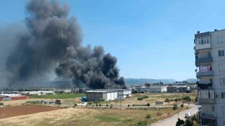 İzmirde plastik sandalye fabrikasında yangın