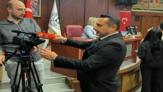 İzmit Belediyesinin meclisinde bantlı gönderme
