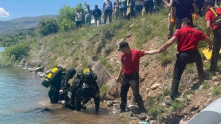 Jandarma SAK timi nefes kesen operasyonda kayıp şahsı sualtında aracıyla birlikte buldu