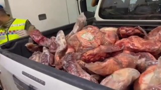 Jandarmadan şok yol uygulaması: Kaçak et ve binlerce ürün ele geçirildi