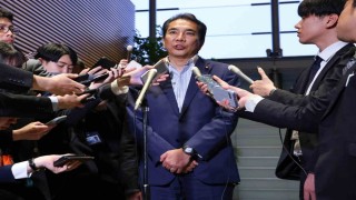 Japon bakan bağışlanan pirinçler sayesinde pirinç satın almadığını söyledi, istifa etti