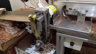 Kaçak sigaraları sararken yakalandılar