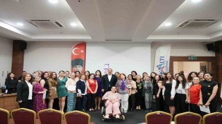 Kadınlar, sertifikalarını başkan Kotandan aldı