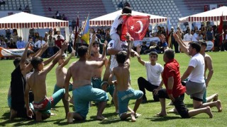 Kadirli ve Toprakkale’de 19 Mayıs Coşkusu: Gençlik Bayramı Törenlerle Kutlandı