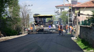 Kahramankazanda sıcak asfalt çalışmaları sürüyor