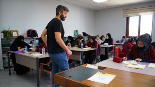 Kahramanmaraş’ta Pusula Maraş Gençlik Merkezi Hizmete Açıldı