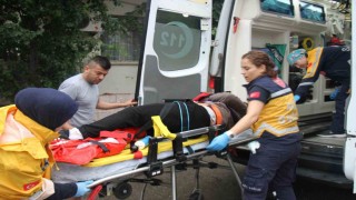 Kamyonet ile çarpışan motosikletin sürücüsü yaralandı