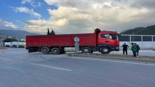 Kamyonet ile otomobil çarpıştı: 1 yaralı