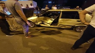 Kamyonet ile otomobil çarpıştı: 4 yaralı