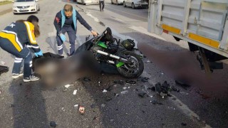 Kamyonla çarpışan motosikletin sürücüsü öldü