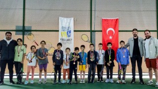 Karacabey Belediyesi Spor Tesislerinde minik raketler sahne aldı