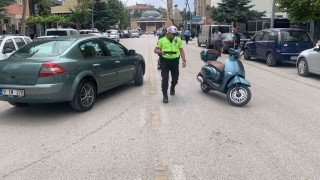 Karamanda otomobille çarpışan motosikletli yaralandı