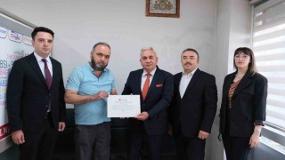 Karamanda vergi bilincine dikkat çeken oto elektrikçi ödüllendirildi