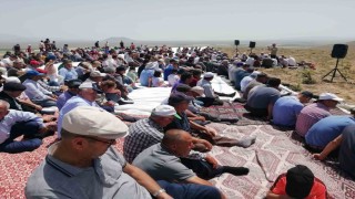 Karapınarda yağmur duasına çıkıldı