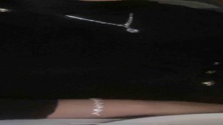 Kardeşinin mezuniyet törenine giderken altınlarını komşusu çaldı