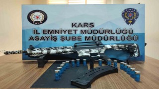 Karsta çok sayıda silah ve mühimmat ele geçirildi