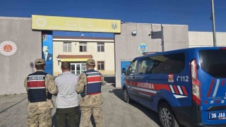 Karsta dolandırıcılık suçundan hapis cezası bulunan 1 kişi yakalandı