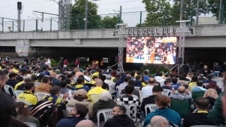 Kartalda Fenerbahçenin Euroleague final maçı dev ekranda izlendi