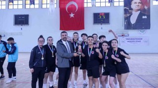 Kastamonu Üniversitesi Kadın Futsal Takımı, namağlup şampiyon oldu