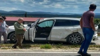 Kastamonuda ambulans ile cip çarpıştı: 4 yaralı
