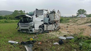Kastamonuda devrilen hafriyat kamyonunun sürücüsü yaralandı