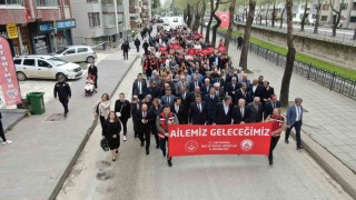 Kastamonuda yüzlerce kişi aile için yürüdü