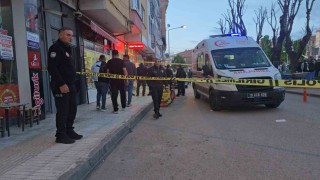 Kavga sırasında silahlıyla kendini vurdu