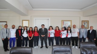 Kaymakam Özdemir sporcuları ağırladı