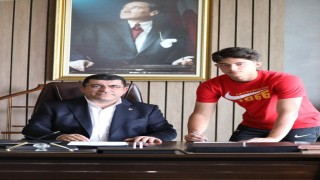 Kayserisporda Kayra profesyonel oldu