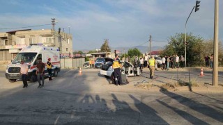 Kaza kavşağı olarak anılan yerde yine kaza: Vatandaşlar alt geçit istedi