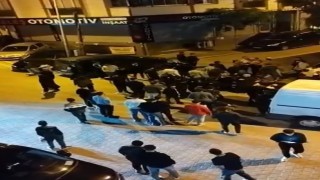 Kaza sonrasında iki aile birbirine girdi; o anlar kamerada