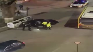 Kaza yapan alkollü sürücü kendini araca kilitledi