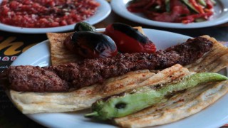 Kebap konusunda meydan okuyanlara Adanalılar resti çekti