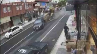 Kepçe araçları biçti: O anlar kamerada