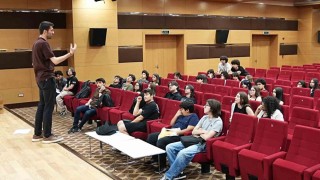 Kepezde gençler münazara turnuvasında buluştu