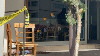 Kıraathanenin önünde oturan gence kanlı infaz