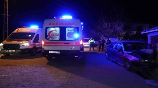 Kırıkkalede otomobil bahçe duvarına çarptı: 3 yaralı