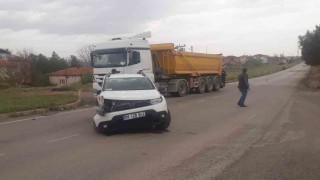 Kırıkkalede otomobil ile hafriyat kamyonu çarpıştı: 1 yaralı