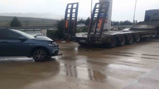 Kırıkkalede otomobil park halindeki çekiciye çarptı: 2 yaralı