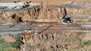Kırıkkalede sağanak yağış hayatı felç etti: Tren seferleri durdu, ev ve iş yerlerini su bastı