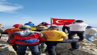 Kırşehirli 3 dağcı Anamas Dağları Dedegöl Zirvesine tırmandı