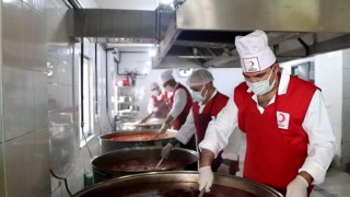 Kızılaydan her gün binlerce aileye sıcak yemek desteği