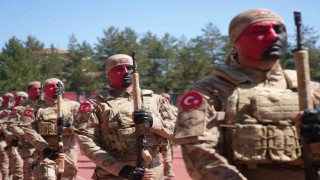 Komandoların 19 Mayıs gösterisi ile hayran bıraktı