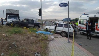Konyada otomobil ile kamyonet çarpıştı, yaşlı çift hayatını kaybetti